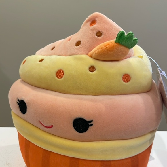 NWT 8” Keisha the Carrot Cake Cupcake Easter Squishmallow - Picture 2 of 6